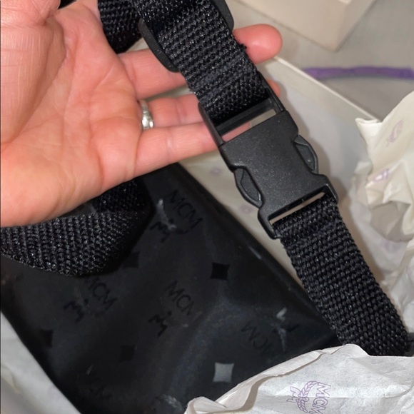 MCM Leather belt bag
black with box and ribbons - Picture 9 of 11